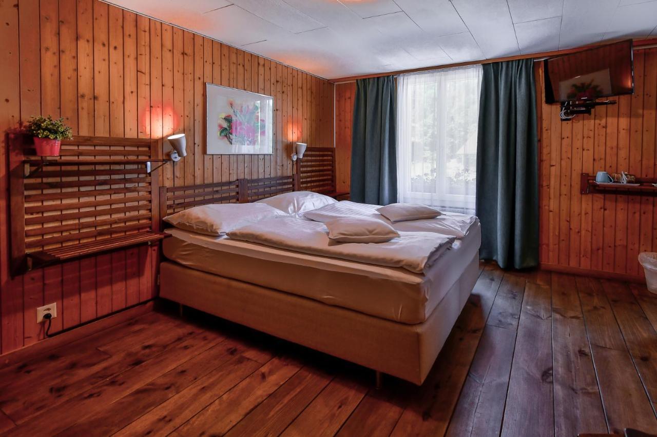 Hotel Tell And Apartments Unterseen Ngoại thất bức ảnh