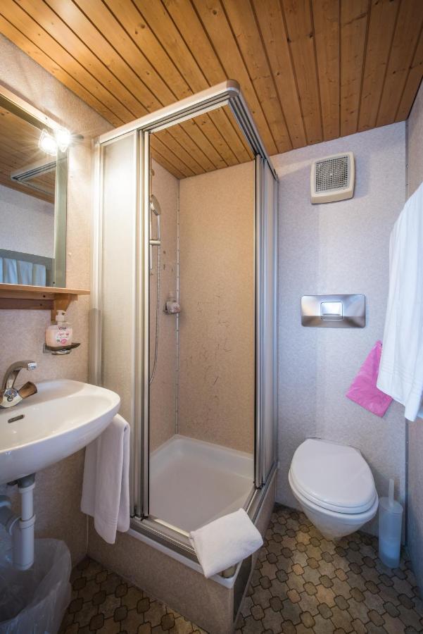 Hotel Tell And Apartments Unterseen Ngoại thất bức ảnh