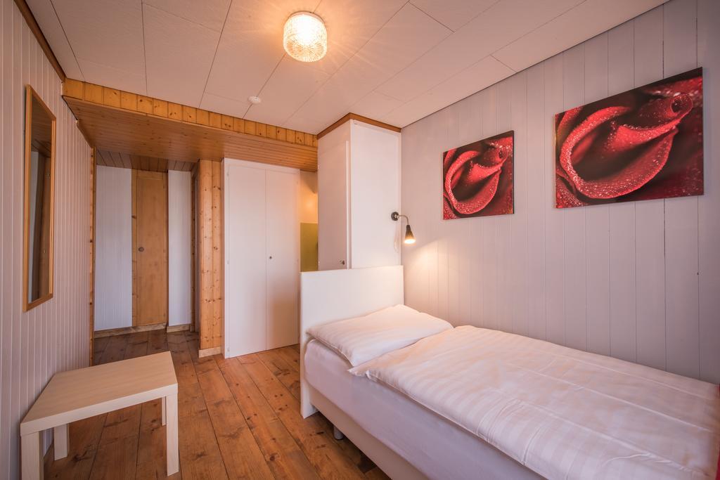 Hotel Tell And Apartments Unterseen Ngoại thất bức ảnh