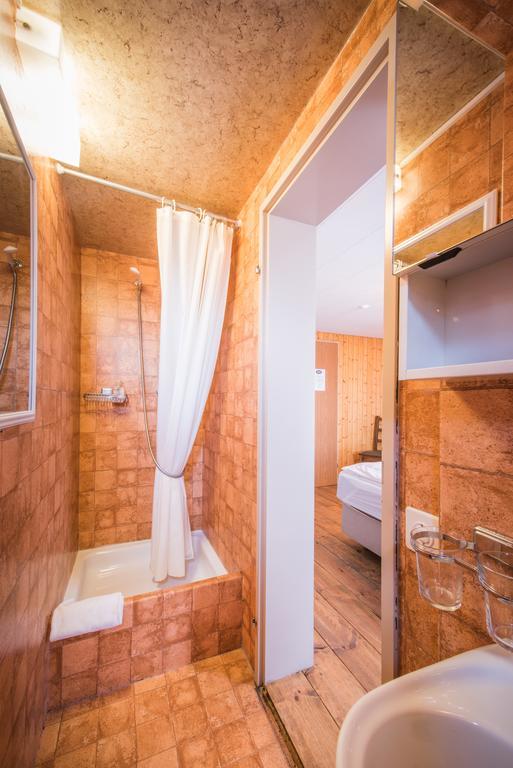 Hotel Tell And Apartments Unterseen Ngoại thất bức ảnh