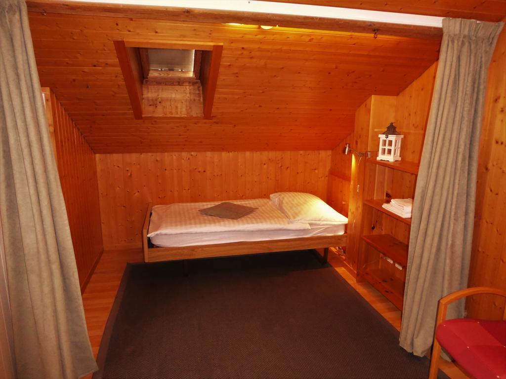 Hotel Tell And Apartments Unterseen Ngoại thất bức ảnh