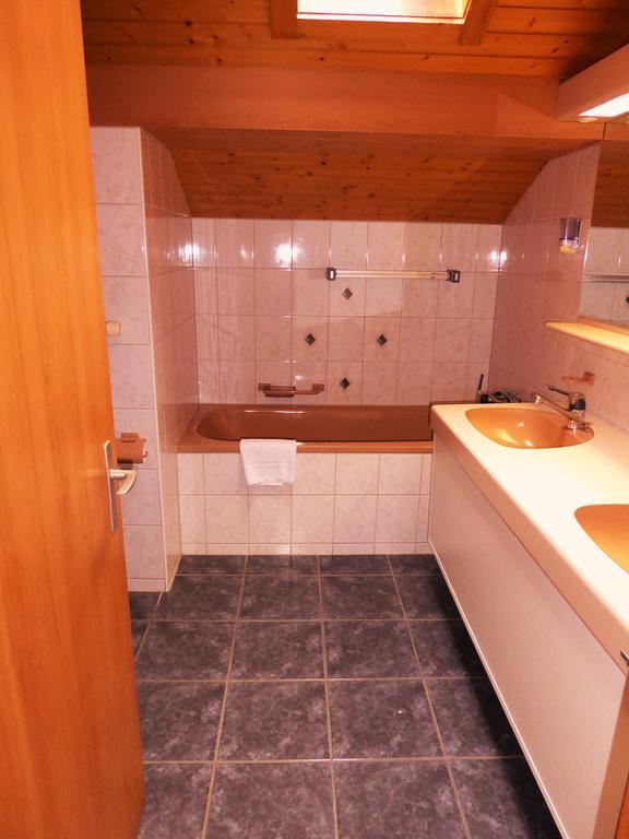Hotel Tell And Apartments Unterseen Ngoại thất bức ảnh